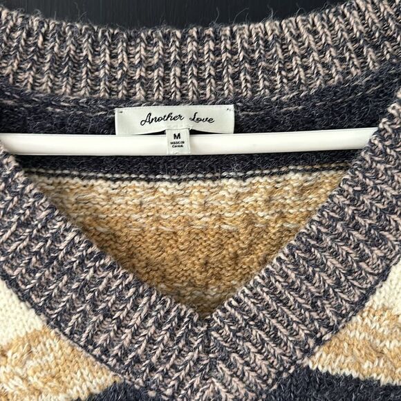 ANOTHER LOVE CLOTHING Raelynn Bell Sleeve Sweater Blue Tan Cream Size Medium - Picture 4 of 7